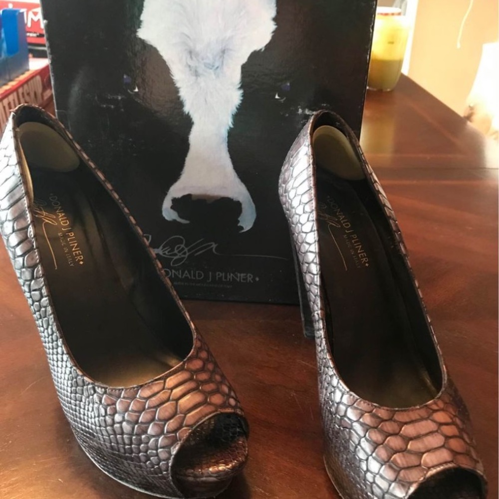 Donald Pliner platform peep toe